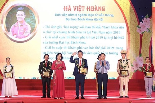 Hanoi’s ten most outstanding youths of 2019 honored - ảnh 1