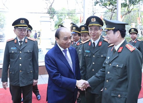 Prime Minister examines guard force’s combat readiness - ảnh 1