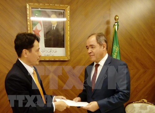 Algerian President praises Vietnam’s developmental achiements - ảnh 1