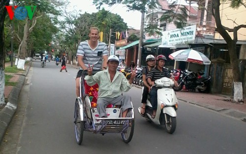 Cyclo tours in Hue ancient city - ảnh 3