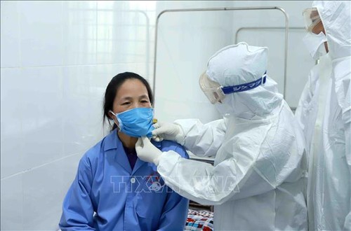 Health workers, silent soldiers in frontline of fight against Covid-19 epidemic - ảnh 1