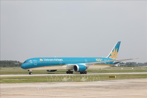 Vietnam Airlines continues transporting Vietnamese passengers from Europe to Vietnam - ảnh 1