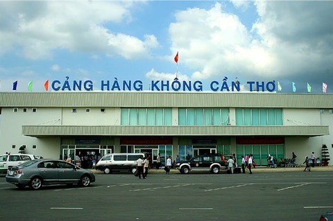 Can Tho airport receives Vietnamese nationals back from UK - ảnh 1