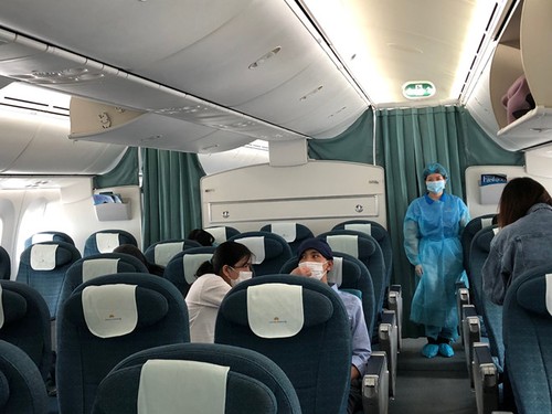 Vietnam Airlines helps stranded Vietnamese citizens in Japan return home  - ảnh 1
