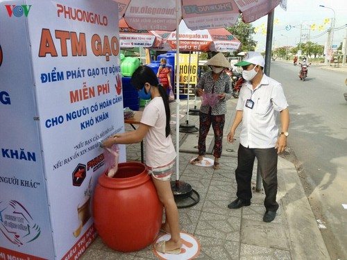 Rice ATM helps Vietnam’s poor survive COVID-19 pandemic - ảnh 2