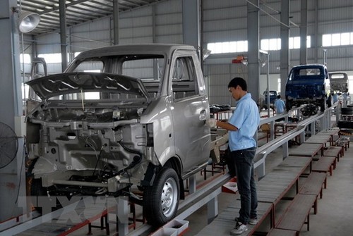 Vietnam’s imported cars drop in April - ảnh 1