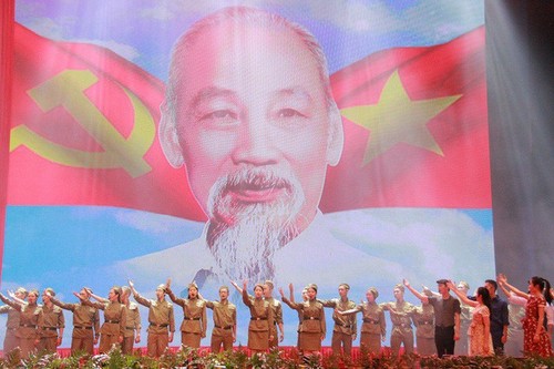 Grand meeting marks President Ho Chi Minh's birth anniversary - ảnh 1