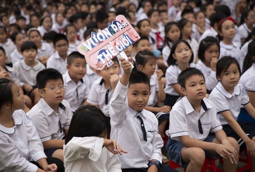 50,000 adolescents to benefit from free English teaching programs - ảnh 1