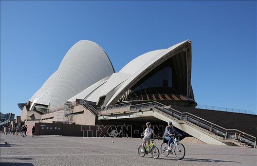 Australia plans to reopen international travel  - ảnh 1