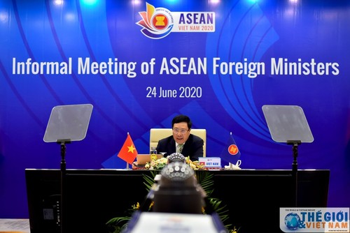 Vietnam works closely with ASEAN members to boost common goals  - ảnh 1
