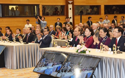 ASEAN Summit adopts Vision Statement on a Cohesive and Responsive ASEAN  - ảnh 1