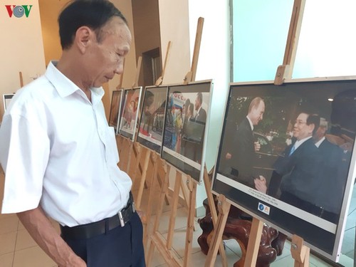 Photo exhibition marks 70 years of Vietnam-Russia relations - ảnh 1