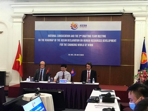 ASEAN reiterates commitments to human resource development   - ảnh 1