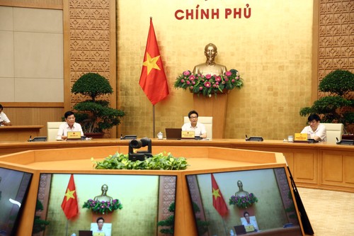 Deputy PM warns people to stay on guard against COVID-19 - ảnh 1
