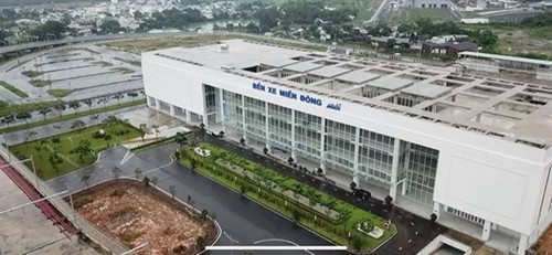 Vietnam's biggest bus station opens in HCM City - ảnh 1