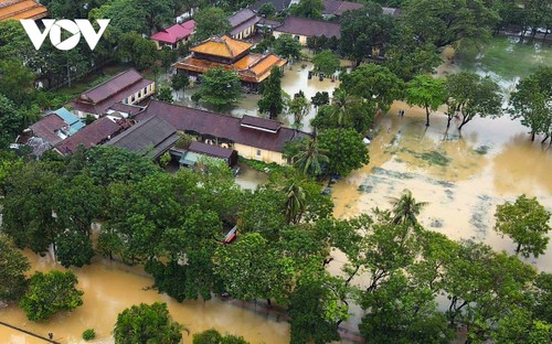 30 dead, 14 missing in central Vietnam floods - ảnh 1