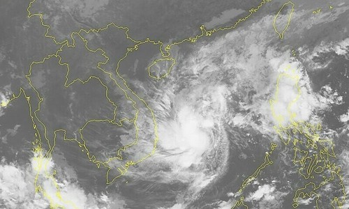 Storm Etau heads toward south central  Vietnam, more rains forecast - ảnh 1
