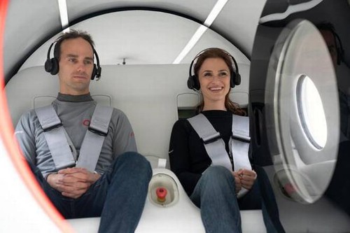 Virgin Hyperloop hosts first human ride on new transport system - ảnh 1