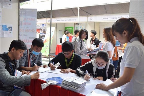 HCMC offers 70,000 job vacancies in Q2 - ảnh 1