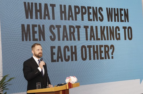 'GlobalGuyTalk' encourages men to talk about things they rarely talk about  - ảnh 4