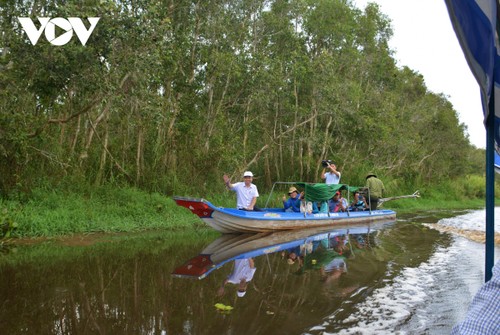Farmers in Ca Mau province engage in eco-tourism - ảnh 1