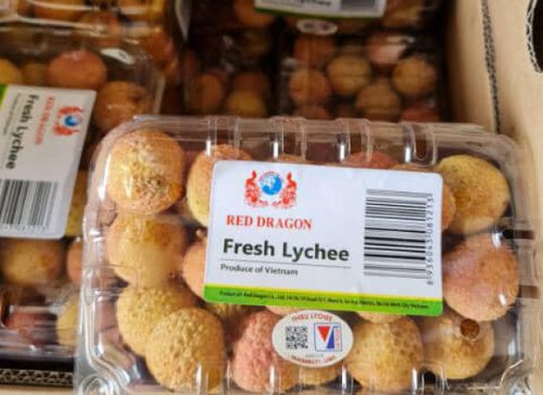 First batch of Vietnamese lychees sold in France - ảnh 1