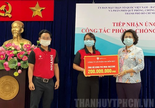 Ho Chi Minh City citizens contribute to COVID-19 Vaccine Fund - ảnh 1