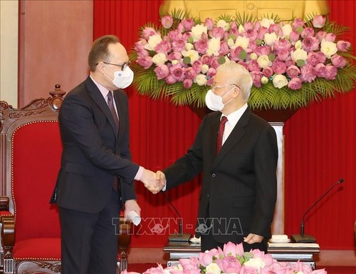 Party leader receives Russian Ambassador to Vietnam - ảnh 1