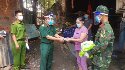 Soldiers give HCMC residents greater confidence in pandemic fight - ảnh 1