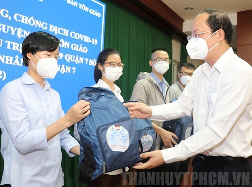 Human resources deployed to COVID-19 hit southern provinces - ảnh 1