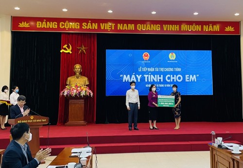 “Computers for kids” program mobilizes more than 100 billion Dong - ảnh 1