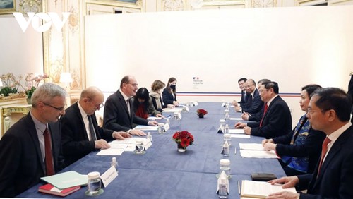 Prime Ministers of Vietnam, France hold talks  - ảnh 2