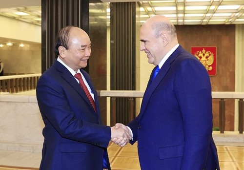 President Nguyen Xuan Phuc meets Russian Prime Minister, Speaker of Federal Council  - ảnh 1