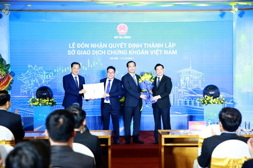 Vietnam’s securities market aims for midterm, longterm capital mobilization for economic growth - ảnh 1