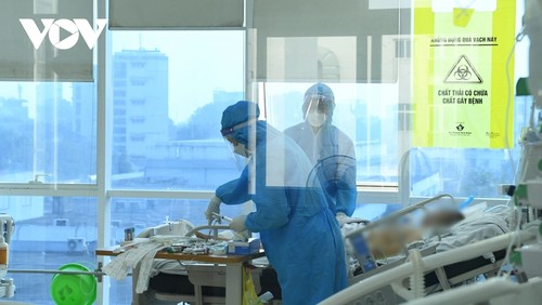 Most COVID-19 fatalities in Vietnam aged over 50: Health Ministry - ảnh 1