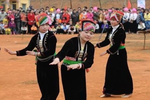 Folk dance of Kho Mu ethnic minority in northwestern region - ảnh 1