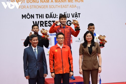 Wrestling team brings home 17 golds at SEA Games 31 - ảnh 10