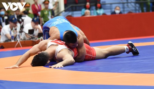 Wrestling team brings home 17 golds at SEA Games 31 - ảnh 15