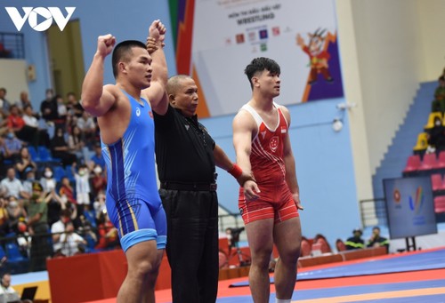 Wrestling team brings home 17 golds at SEA Games 31 - ảnh 16