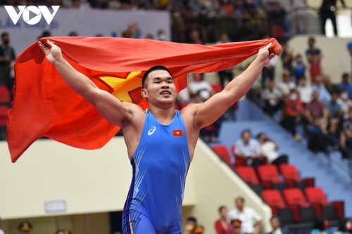 Wrestling team brings home 17 golds at SEA Games 31 - ảnh 17