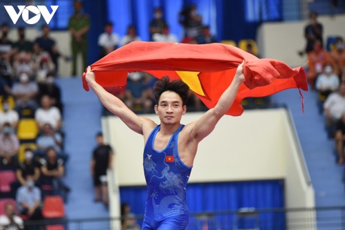 Wrestling team brings home 17 golds at SEA Games 31 - ảnh 5