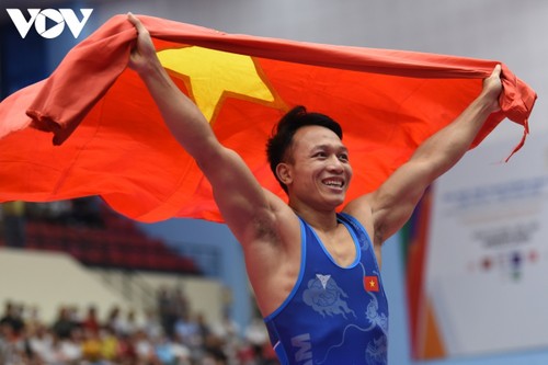 Wrestling team brings home 17 golds at SEA Games 31 - ảnh 8
