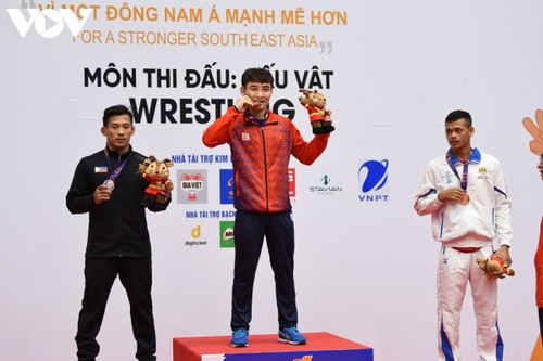Wrestling team brings home 17 golds at SEA Games 31 - ảnh 9