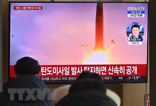 Pyongyang fires eight short-range ballistic missiles off east coast: S.Korean military - ảnh 1
