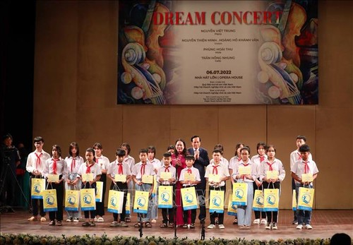 86,000 USD raised by music concert to help disadvantaged children - ảnh 1