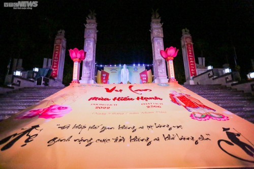 Thousands of Buddhist followers celebrate Vu Lan Festival - ảnh 1