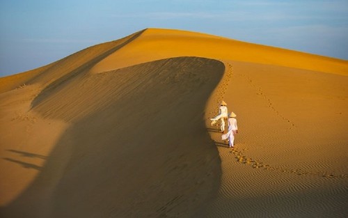 Nam Cuong red sand dune in Ninh Thuan province - ảnh 4