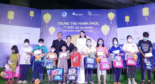 Ho Chi Minh City organizes Mid-Autumn Festival for 400 orphans - ảnh 1