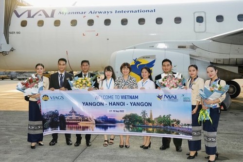 Myanmar Airways International launches first flight to Noi Bai  - ảnh 1