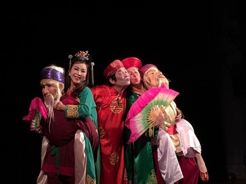 Traditional art troupes diversify ways to attract young audiences - ảnh 3